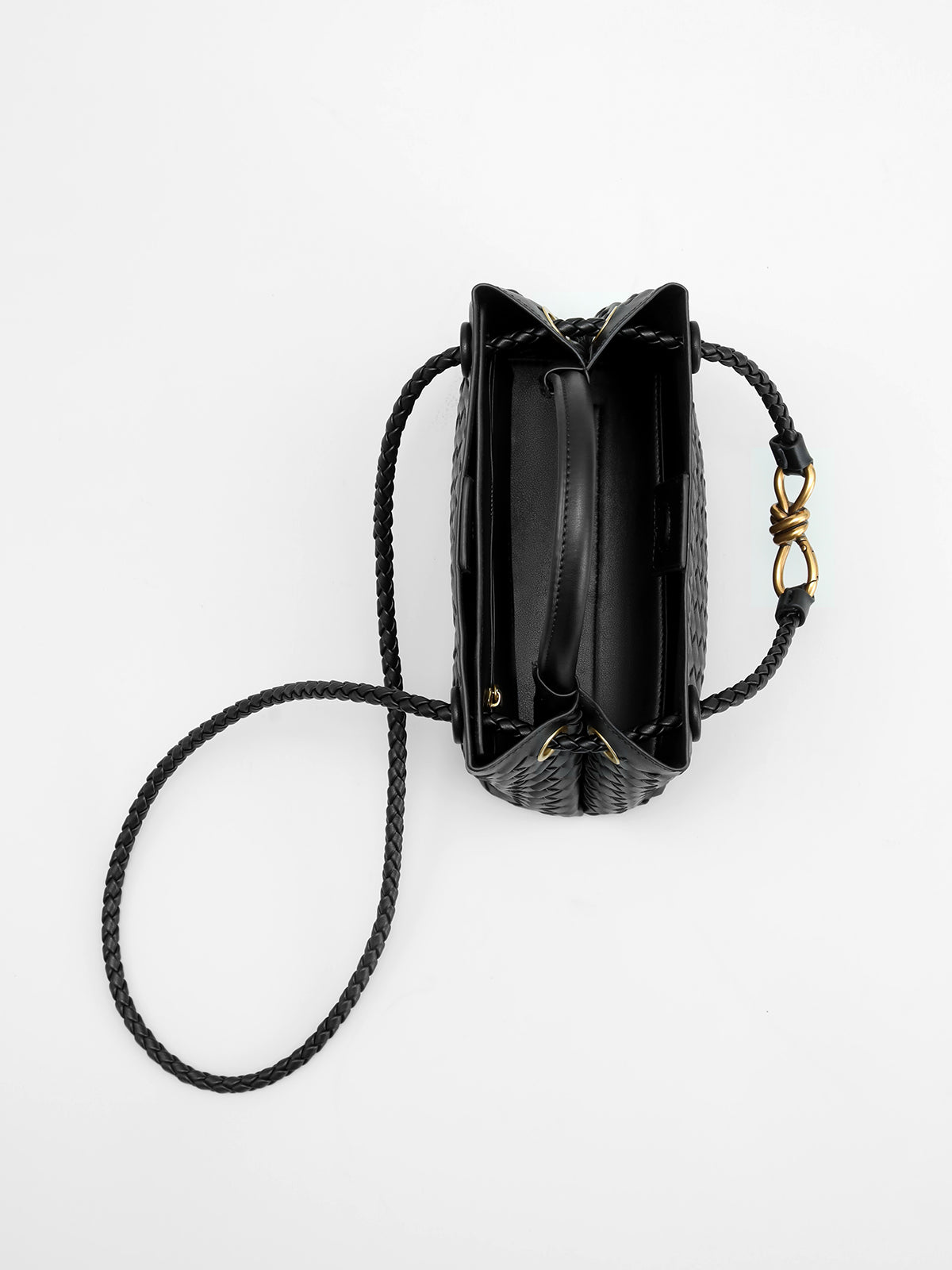 Bag with metal twisted detail handle