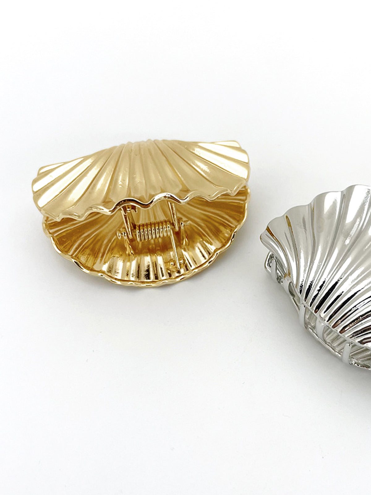 Golden Shell Hair Clip