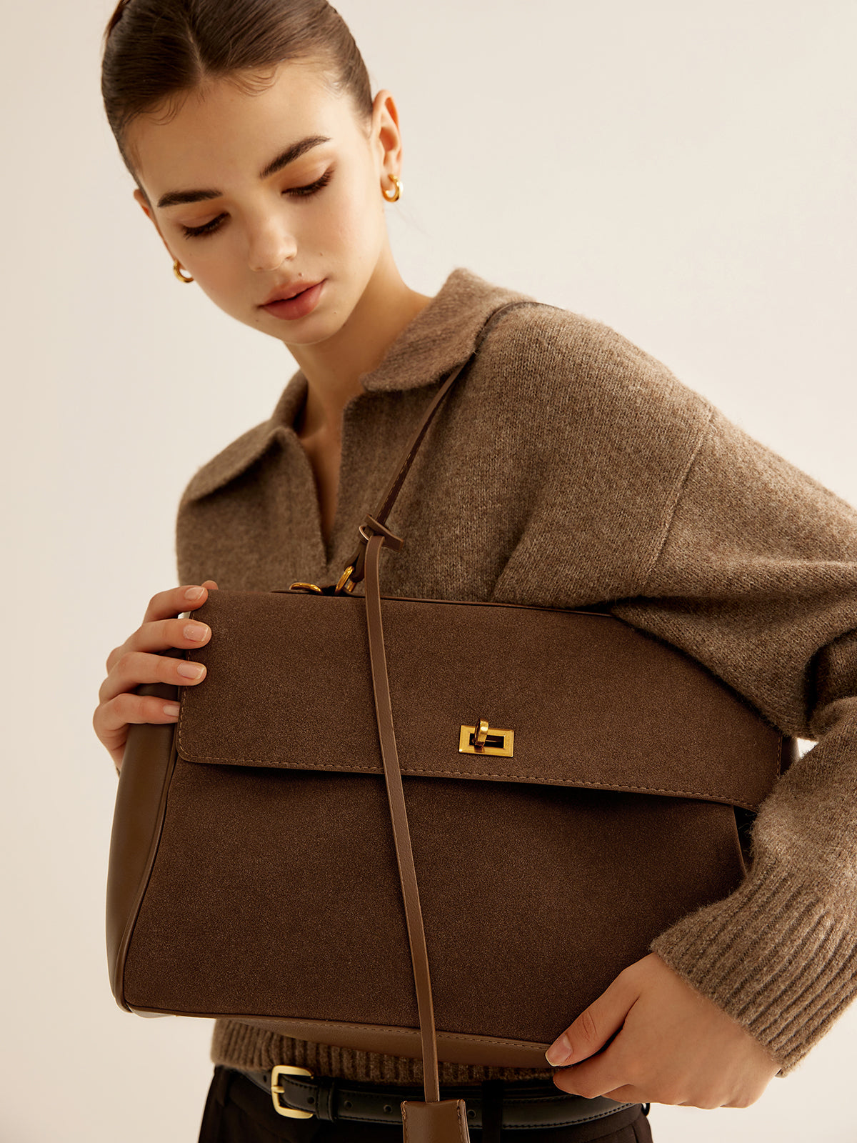 Utility shoulder bag with flap and large capacity