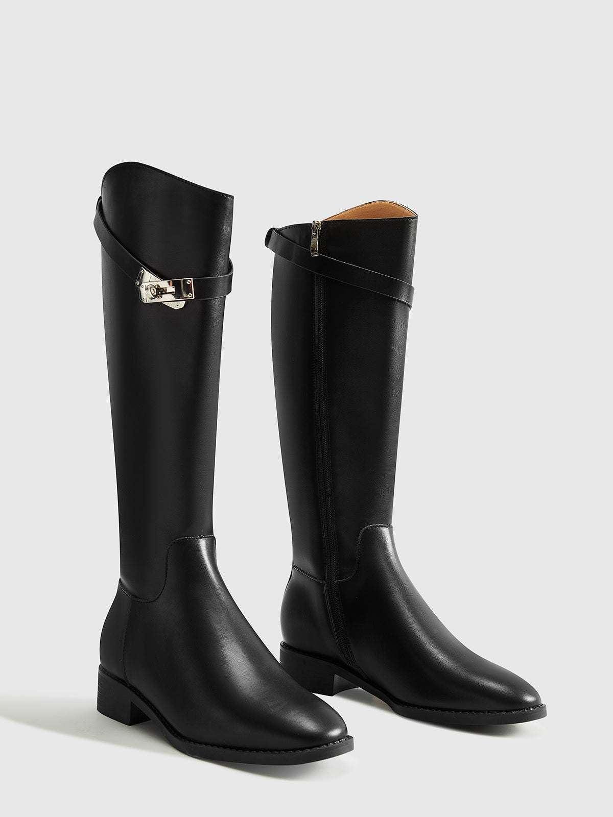 Knee-high knight boots with buckle