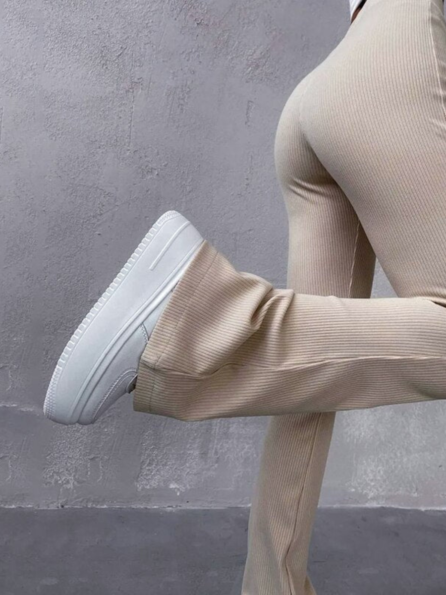 Ribbed flared trousers
