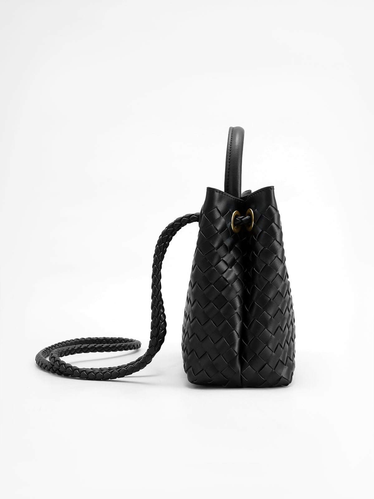 Bag with metal twisted detail handle 