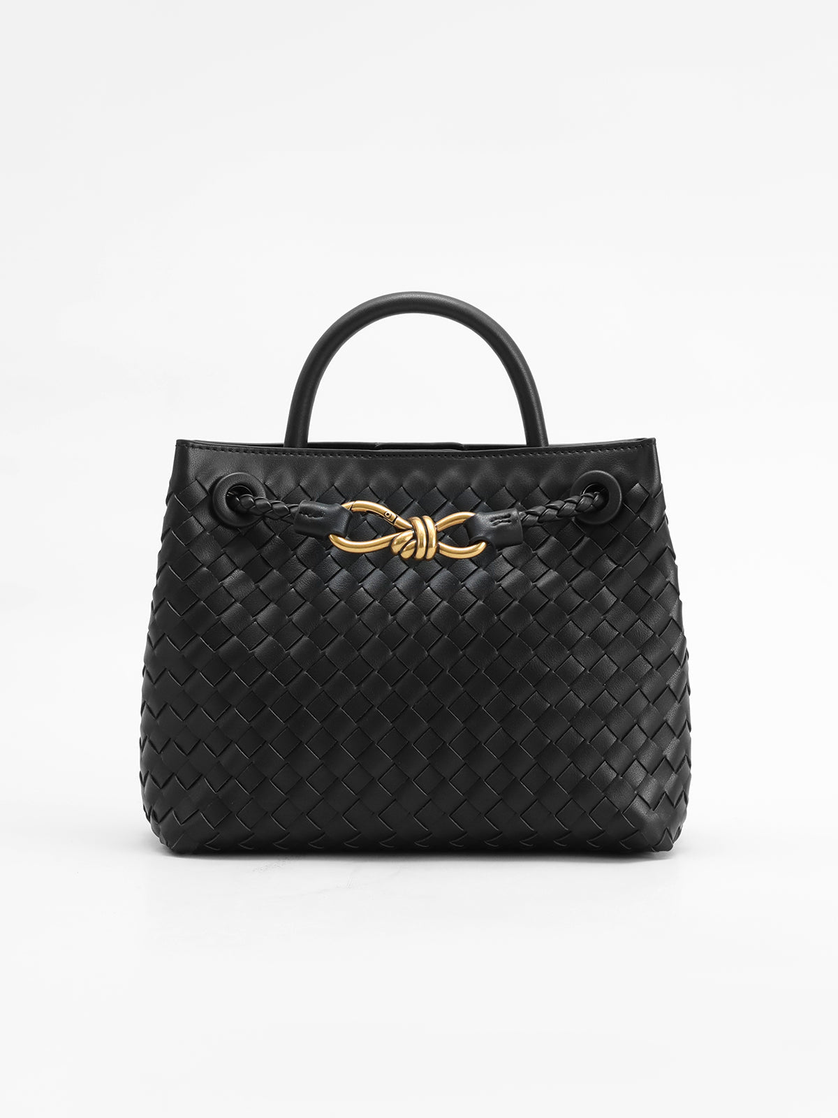 Bag with metal twisted detail handle 