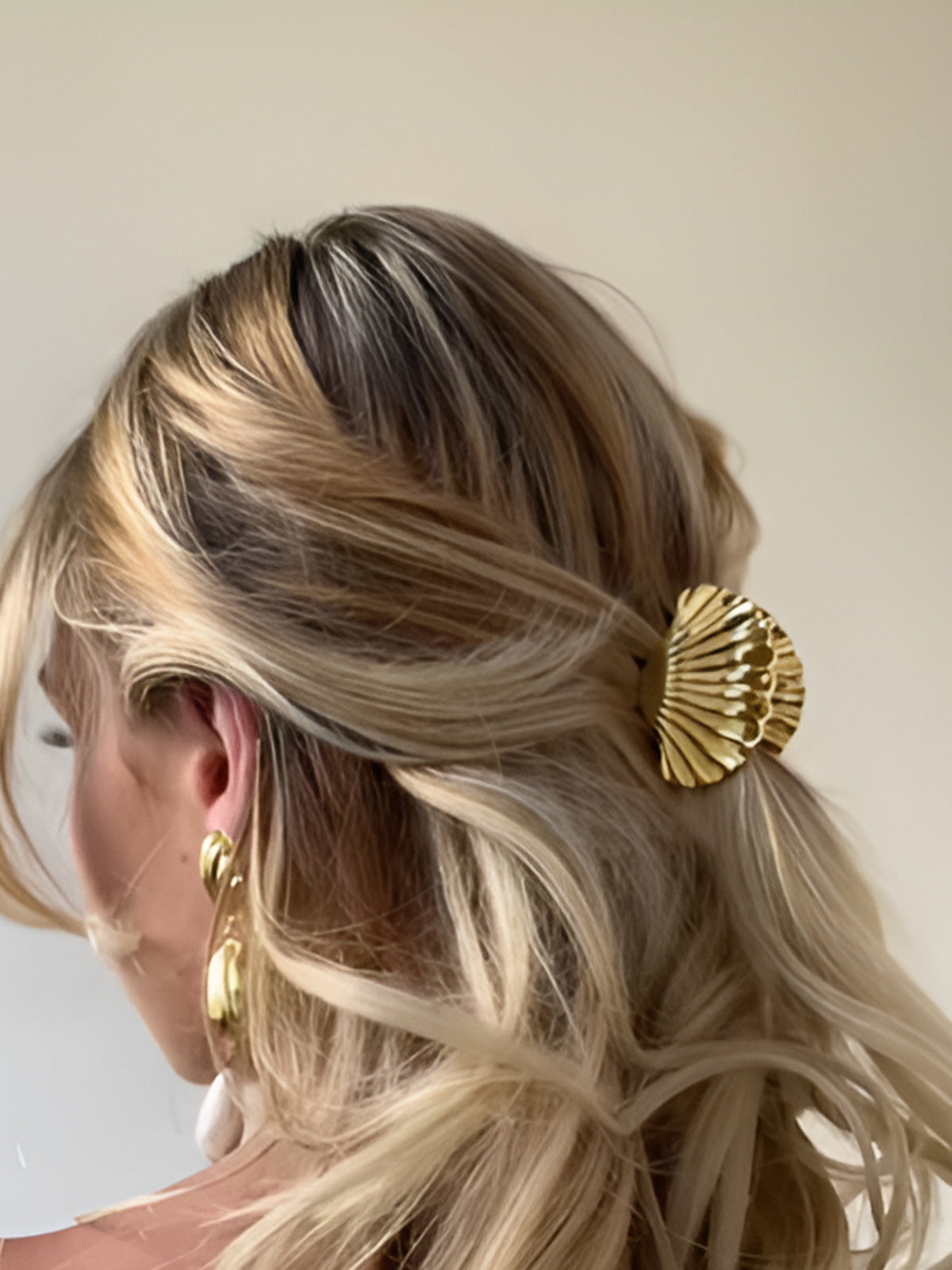 Golden Shell Hair Clip