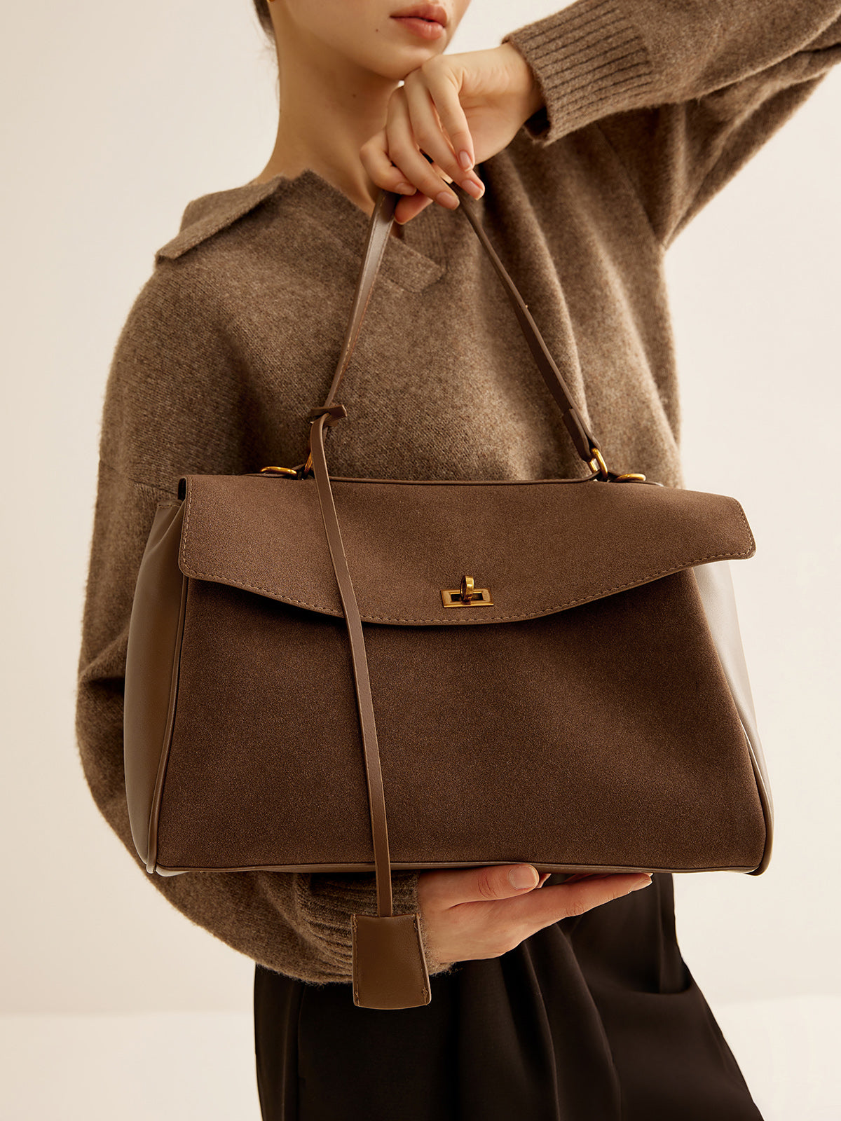 Utility shoulder bag with flap and large capacity