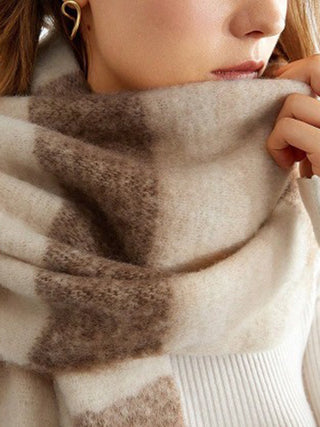 gestreepte sjaal met franjes