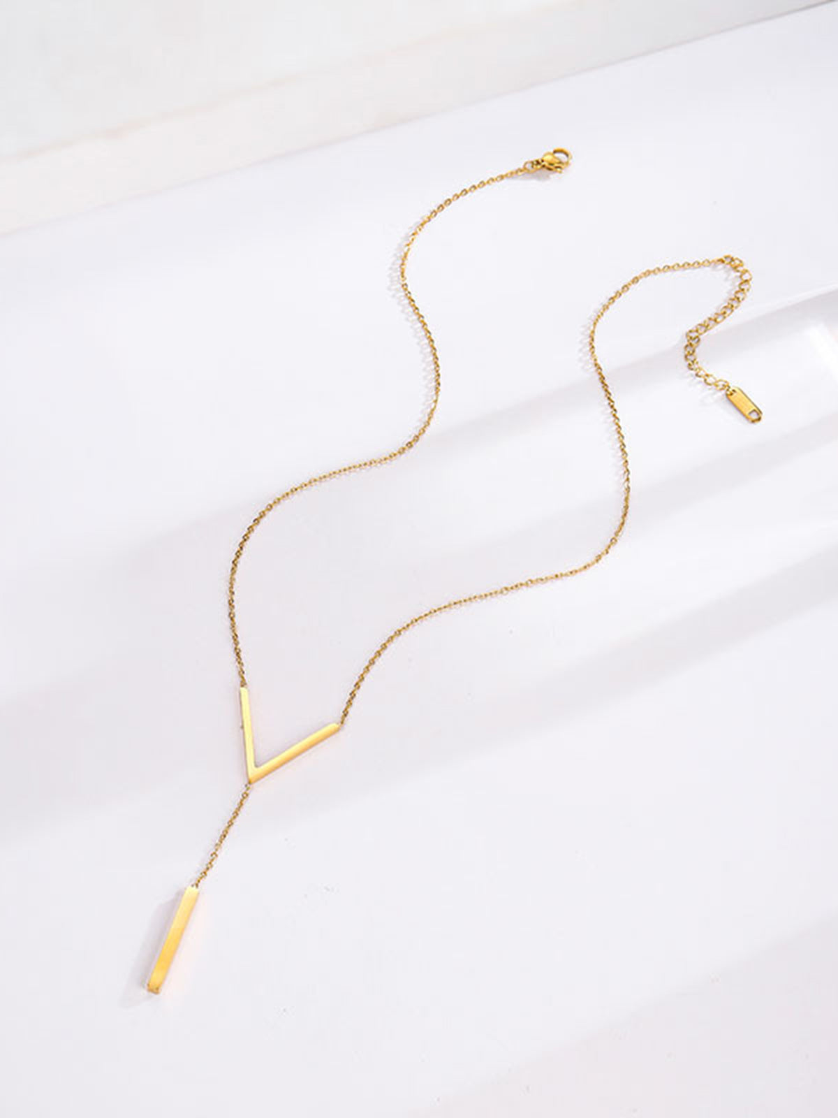 Geometric Pendant Chain Necklace 