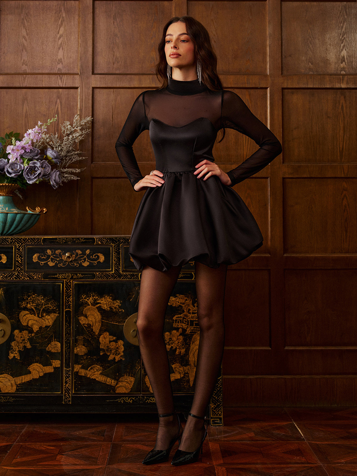 Dress with stand-up collar 