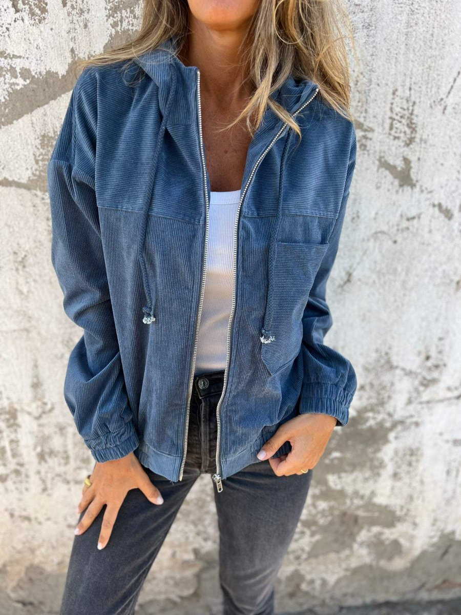 Casual jacket with hood and zipper 